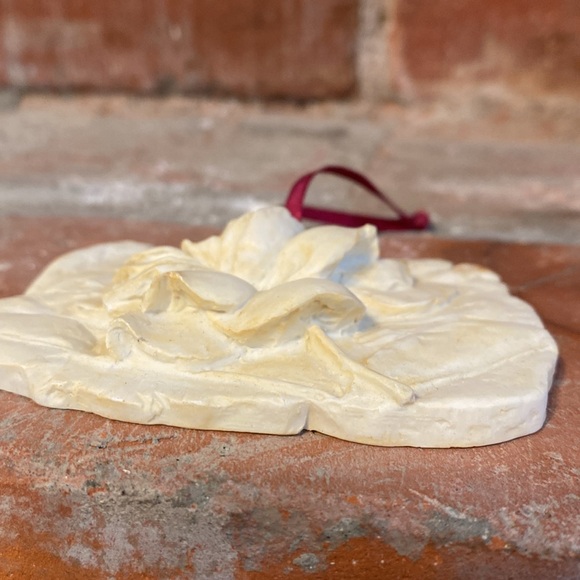 Dimensional composite rose ornament - Picture 5 of 6